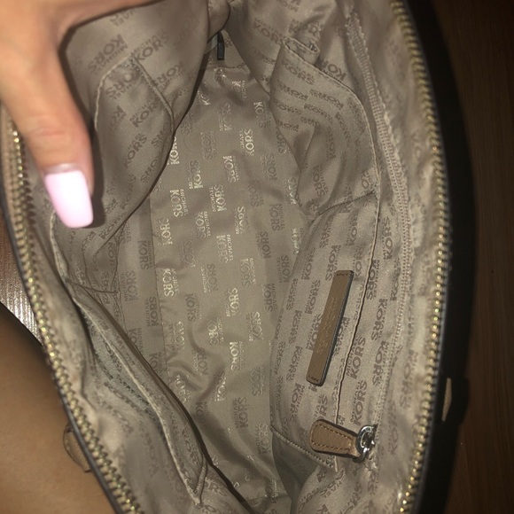 Tan Michael Korrs small handbag - Picture 2 of 2